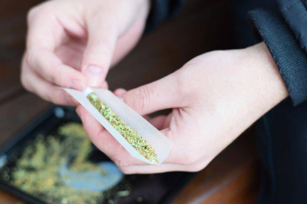 Rolling a joint