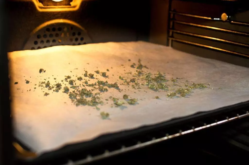 Decarboxylation of cannabis in an oven